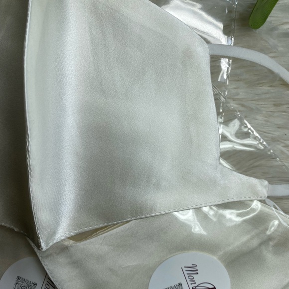 Silk mask - Picture 2 of 4